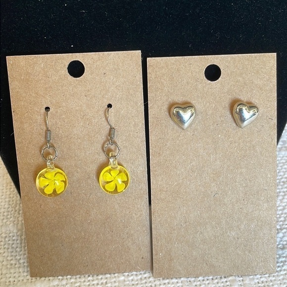 💐5/25 glass yellow flower art bead puffy silver tone stud earrings dangle - Picture 1 of 8